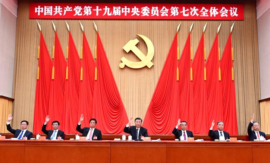 中国共产党第十九届中央委员会第七次全体会议,于2022年10月9日至12日在北京举行。这是习近平、李克强、栗战书、汪洋、王沪宁、赵乐际、韩正等在主席台上。 中国共产党第十九届中央委员会第七次全体会议,于2022年10月9日至12日在北京举行。这是习近平、李克强、栗战书、汪洋、王沪宁、赵乐际、韩正等在主席台上。